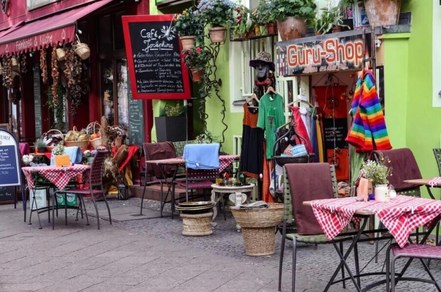 Shops and cafes in Kreuzberg